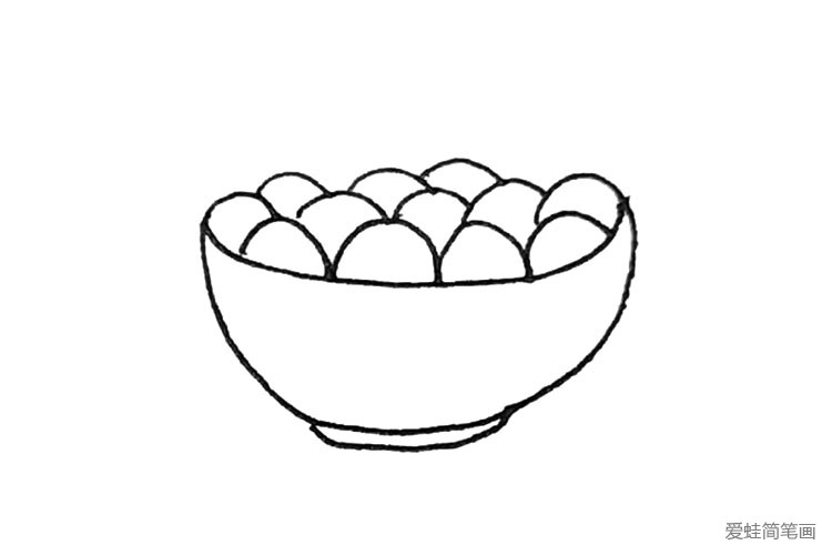 4.后面再画上一些汤圆。