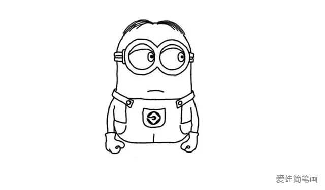 步骤五:接着画出背带裤中间的图案,连着胳膊画出戴着拳击手套的双手,双手紧握,马上就要打人啦。