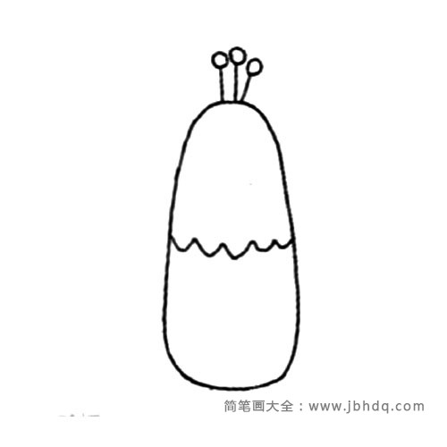 1.先画孔雀椭圆形的身体。