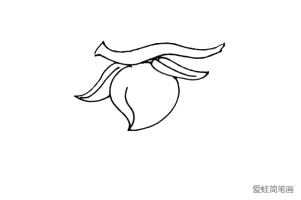 第二步：另外一边也画上叶子，中间画上圆圆的桃子，里面画上弧线表示桃子上面的结构。