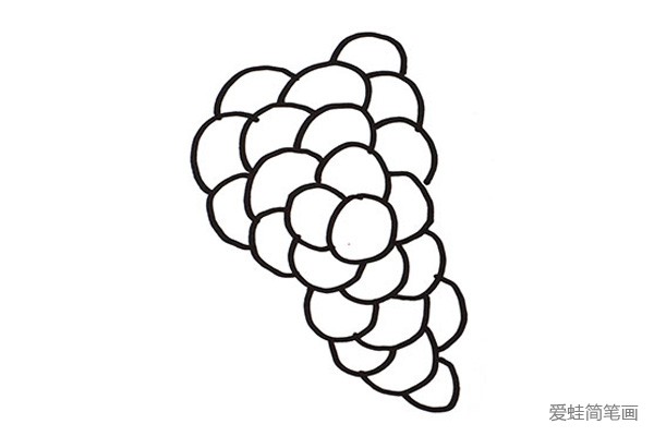 4.叠成一串葡萄的形状。