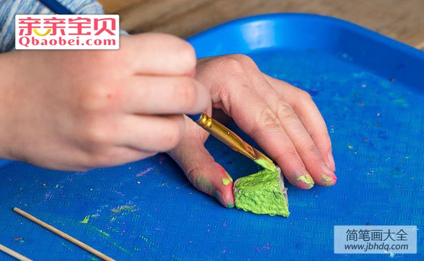 鸡蛋托康乃馨制作方法