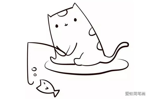 第八步在猫咪的身子下画一个不规则的椭圆形，来当做猫咪坐着的地方。还有，给小鱼张开的嘴上方画两个大小不一的圆形泡泡。