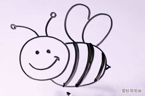 采蜜的小蜜蜂简笔画