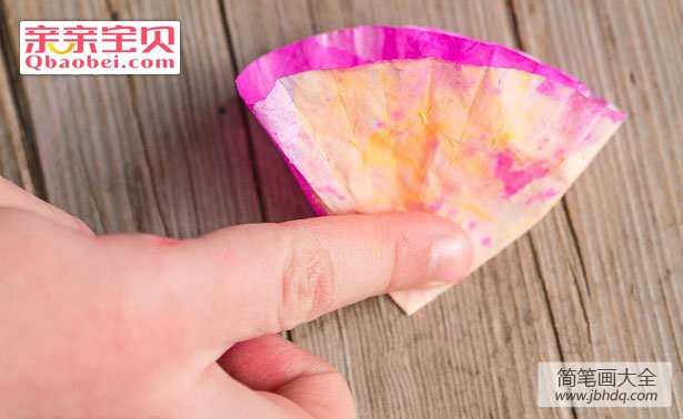 鸡蛋托康乃馨制作方法