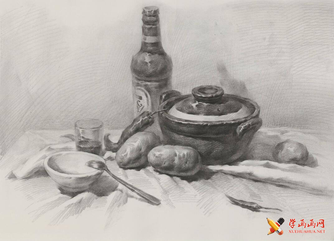 优秀素描画：砂锅、啤酒瓶、土豆、辣椒、碗、不锈钢勺、透明玻璃杯的组合画法素描图片(1)