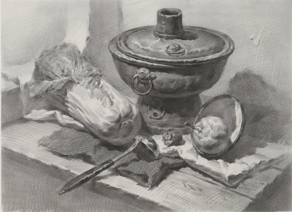素描图片：铜火锅、白菜、不锈钢汤勺、梨、衬布的组合画法素描临摹图片(1)