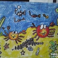小学生蜡笔画作品-可爱的小螃蟹