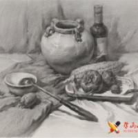 优秀素描静物画：浅色陶罐、酒瓶、不锈钢勺、玉米、西红柿的组合画法高清图片【可临摹】
