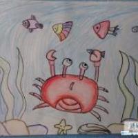 儿童海底世界彩色铅笔画作品：螃蟹和小鱼